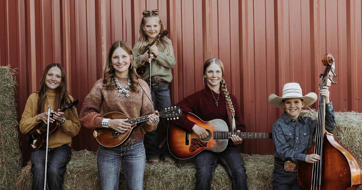 The Arizona Wildflowers Gave John Denver’s “Thank God I’m a Country Boy” a Bluegrass Spin