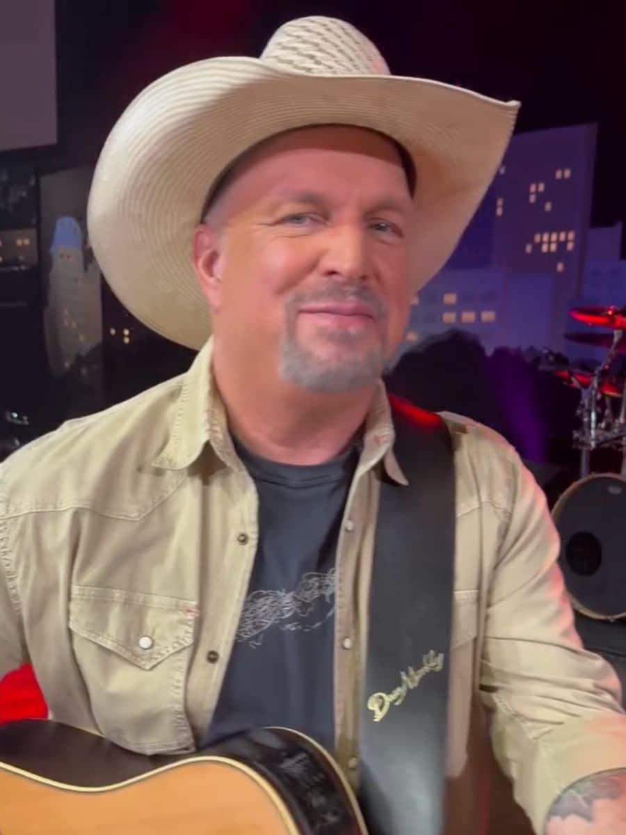 2-garth (15 Richest Country Artists)