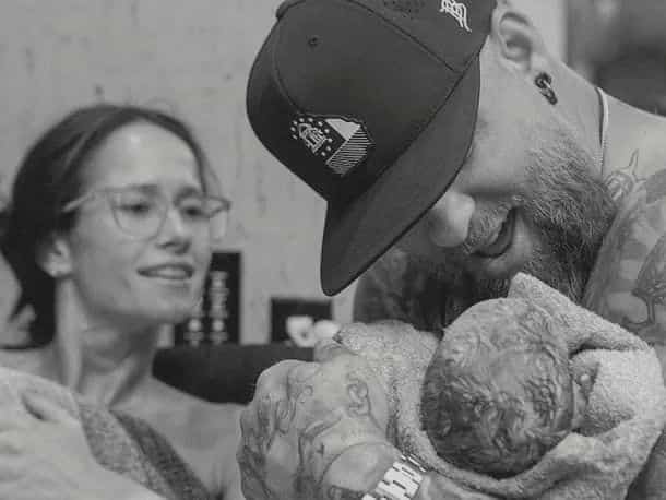 Brantley Gilbert Wife Gave Birth On A Tour Bus - 2