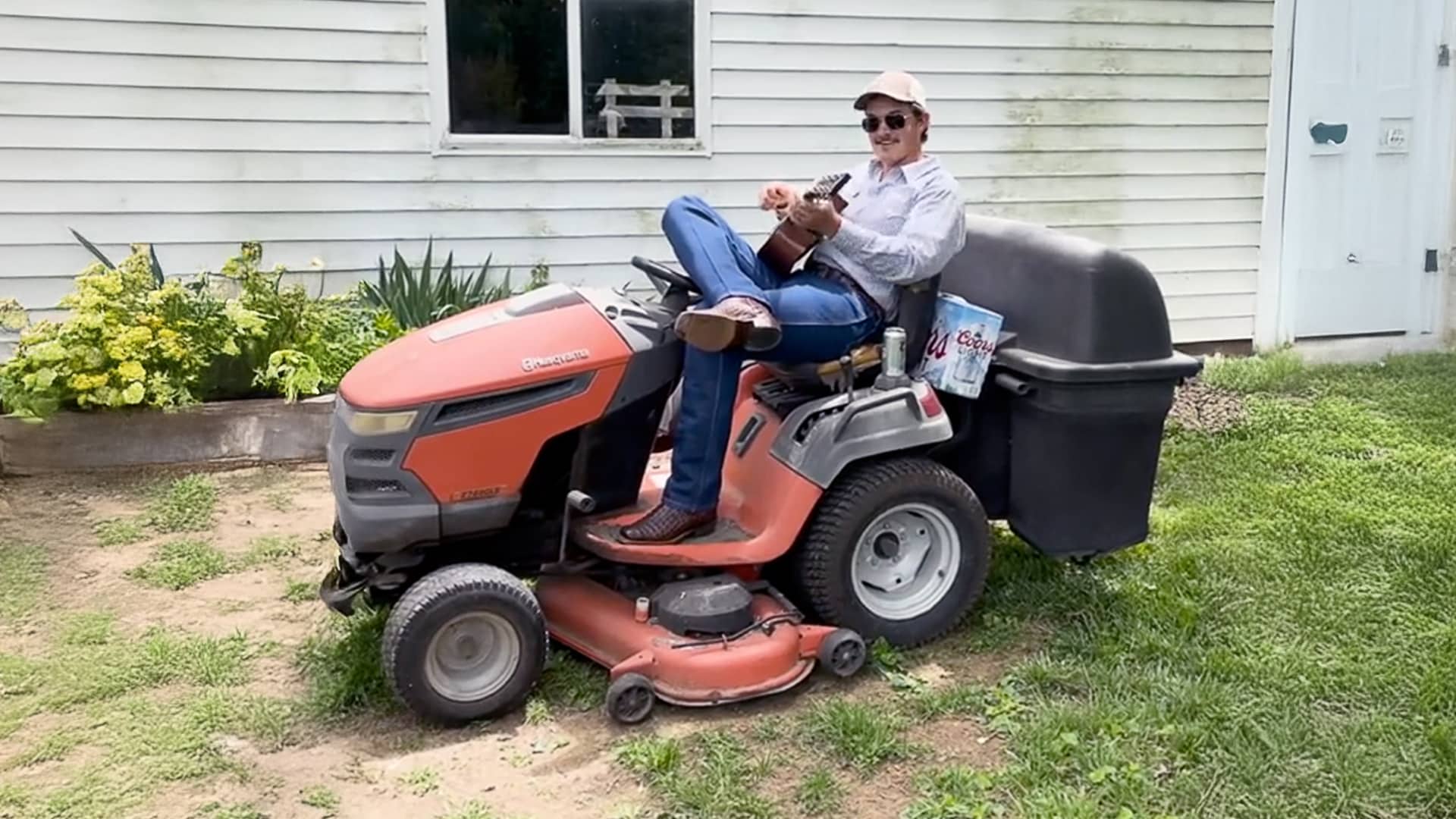 Zach Top’s lawnmower cover of George Jones’ Finally Friday is pure country gold, proving real country music is alive and thriving.