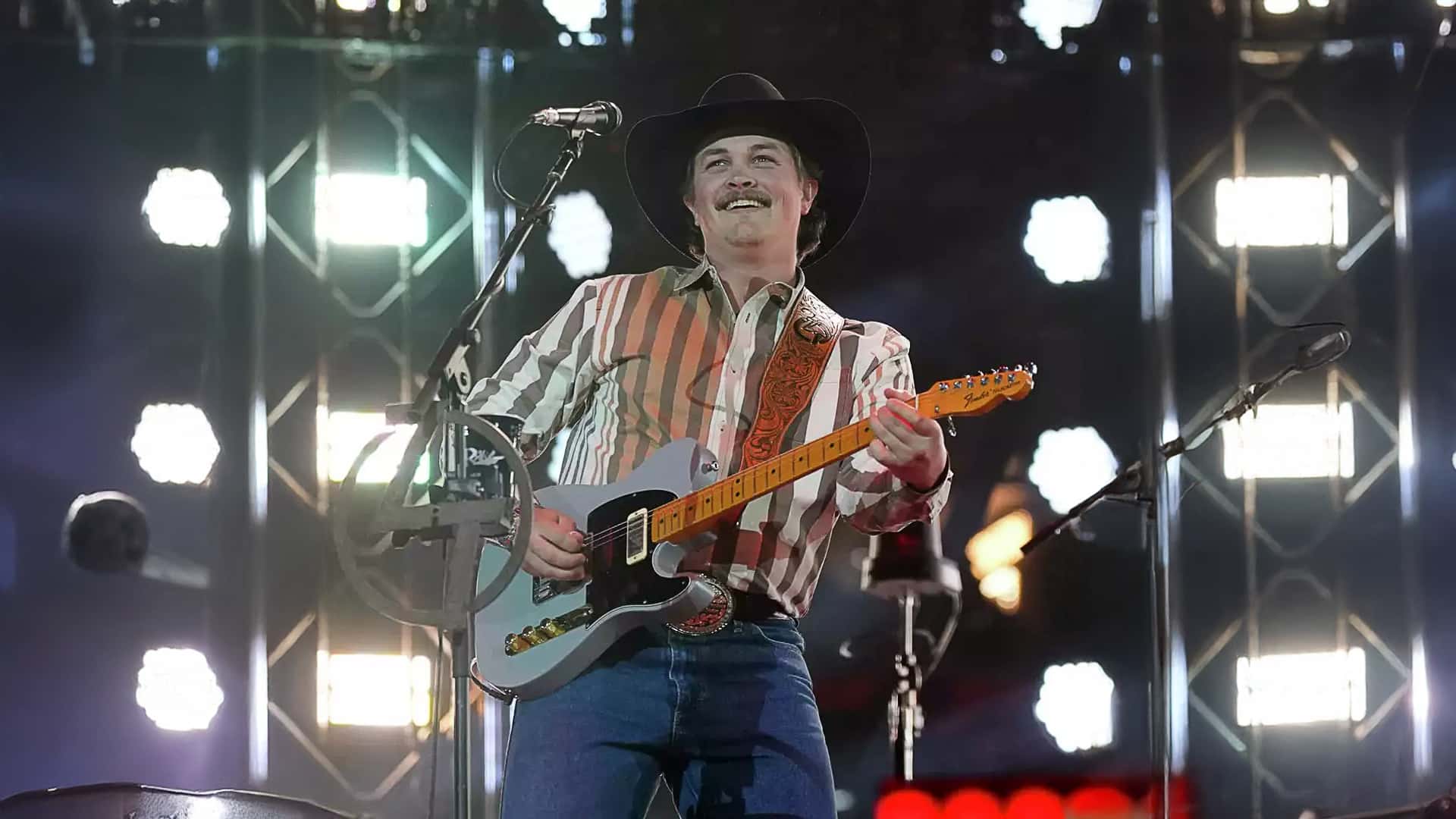 Zach Top honors George Strait at RodeoHouston with a powerful Amarillo by Morning performance, proving traditional country music is alive and well.